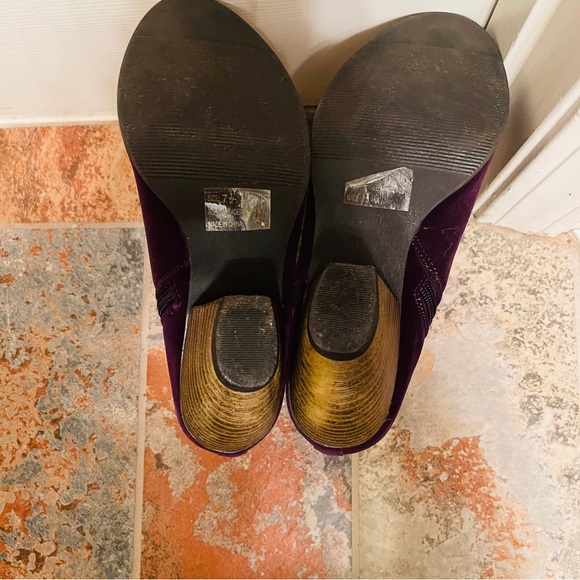 đź’‹Gorgeous Purple/Burgundy Suede Qupid Metal Spike Ankle Booties! - Picture 3 of 14